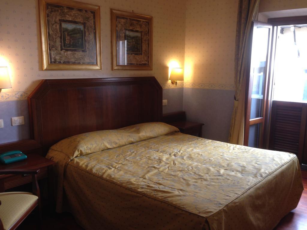Hotel Filippeschi ออร์เวียโต ภายนอก รูปภาพ